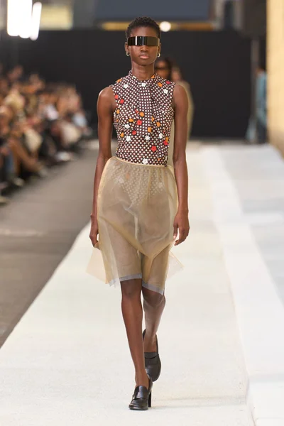 Look 3